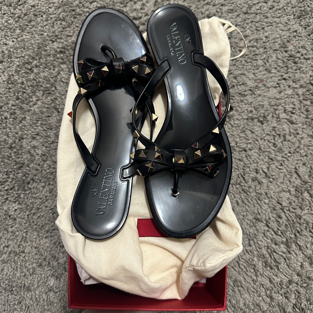 Valentino Garvani Rockstud jelly flip flop